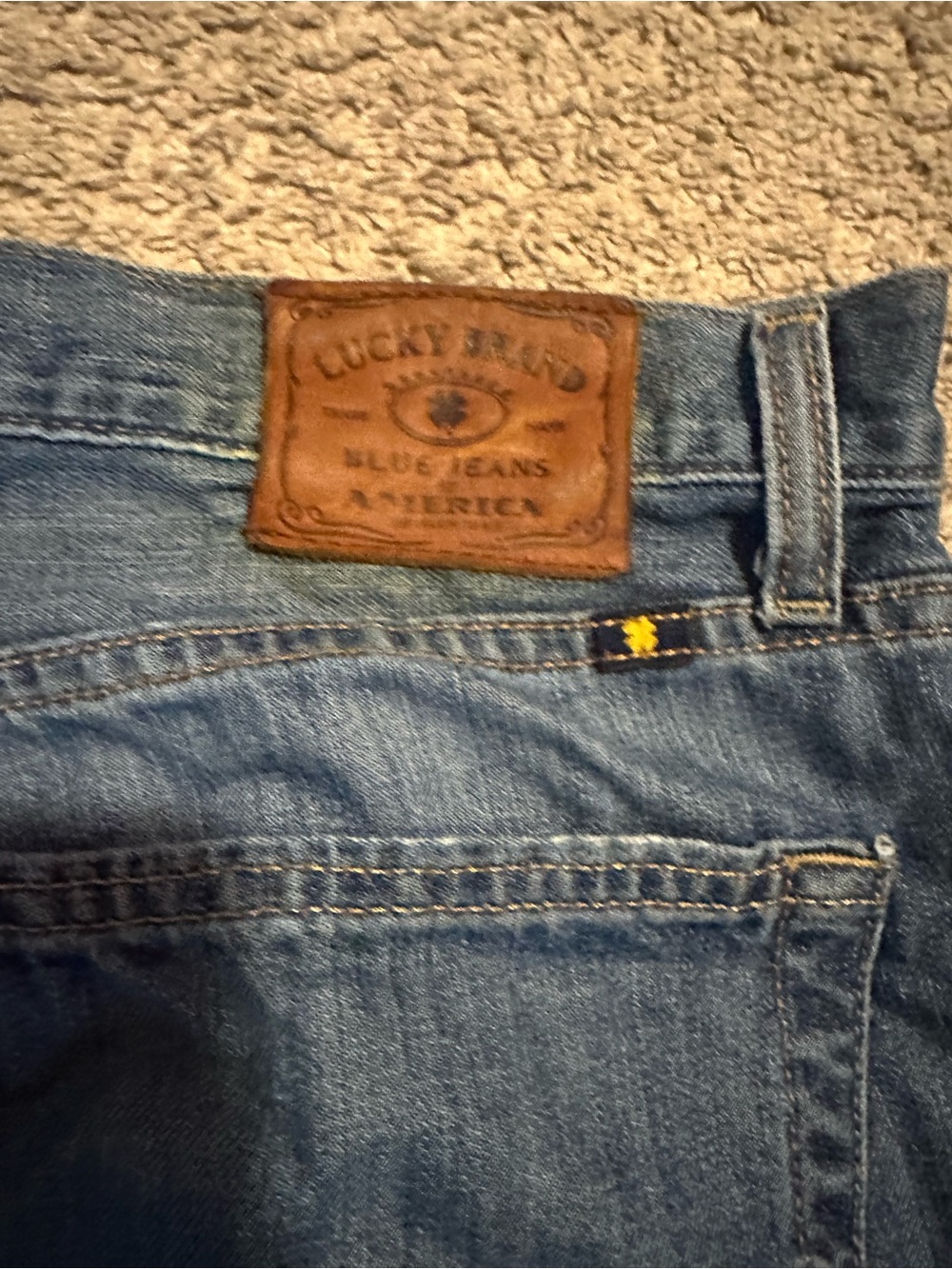 Lucky Brand Men's Medium Blue Straight Jeans - Picture 5 of 8